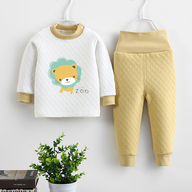 冬の室内で快適に着用する赤ちゃんのイメージショット