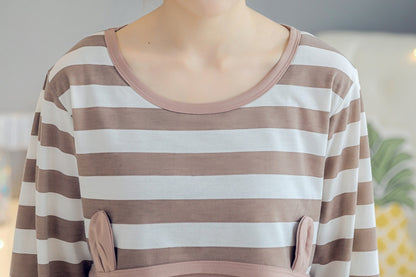 ストライプ授乳パジャマの柔らかいコットン生地の質感
