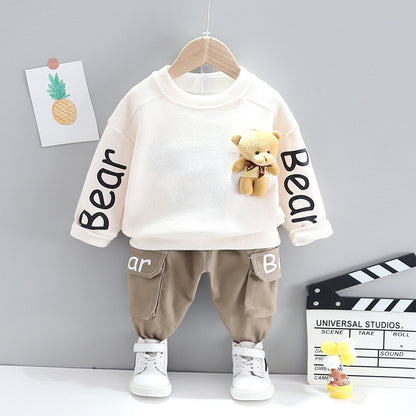 柔らかいコットン素材の春秋用ベビー服セット
