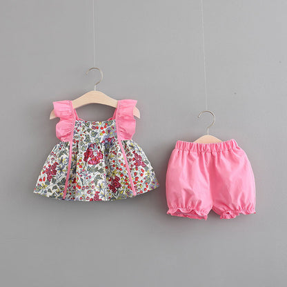 ナチュラルカラーで写真映えする夏服
